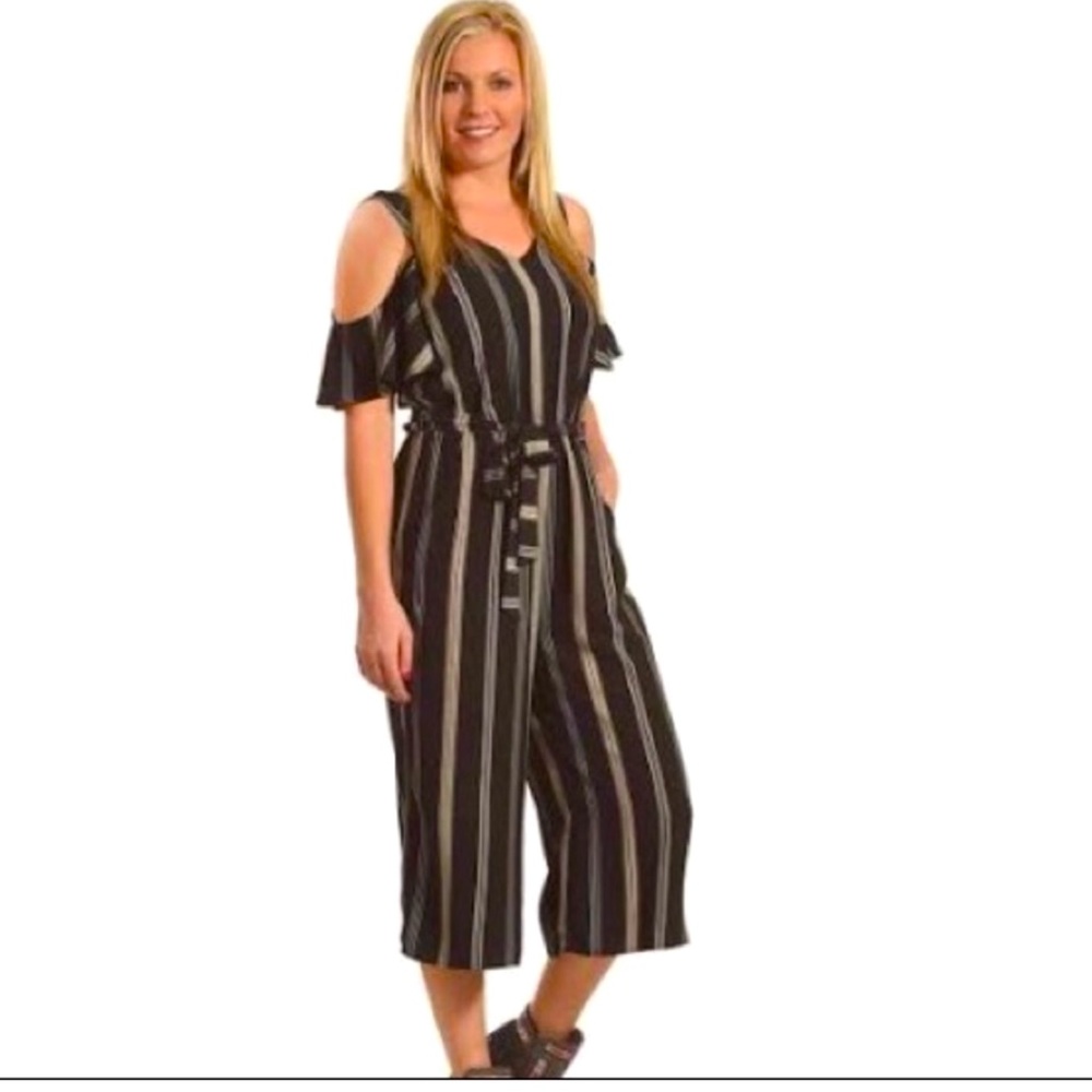 Eyeshadow, black& cream Cold Shoulder striped crop jumpsuit size‎ medium